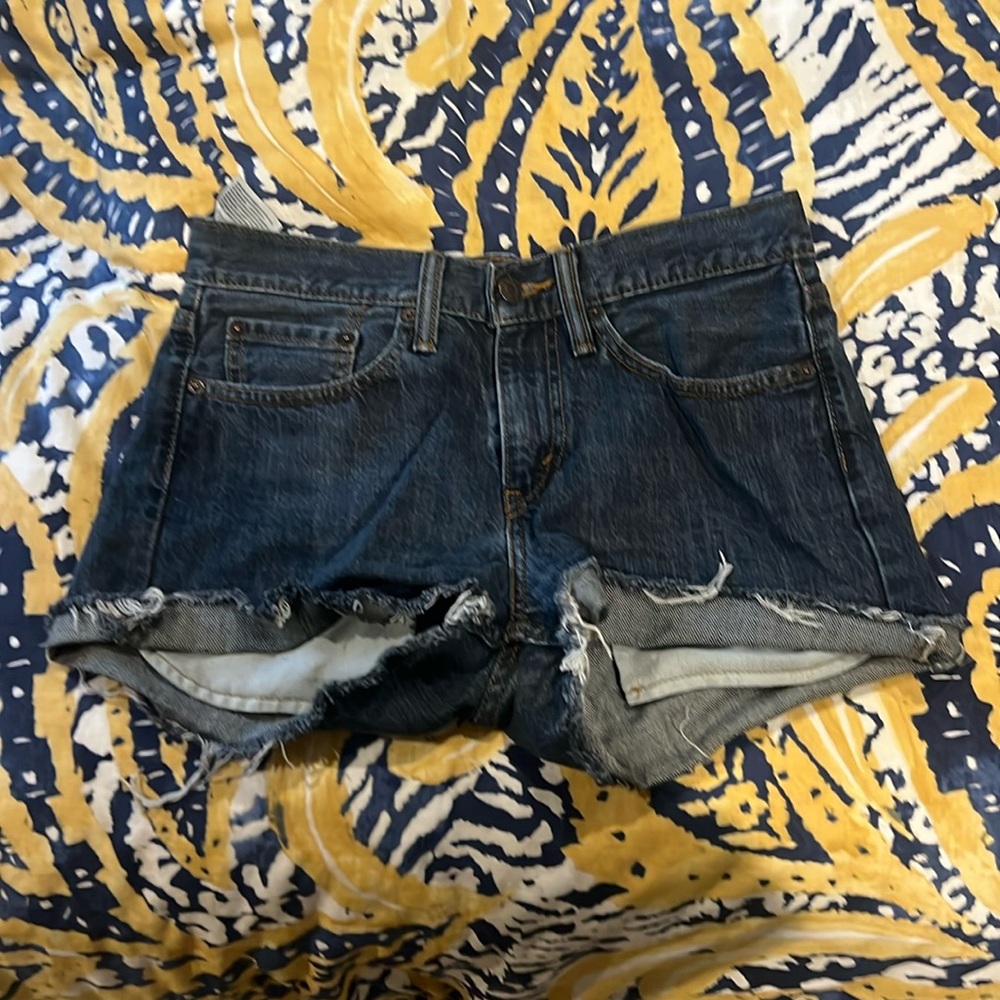 Levi jean shorts - mid rise